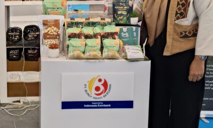 Lily Nuryah, Konsistensi di Balik Renyahnya Bunly Kacang Mede Makassar