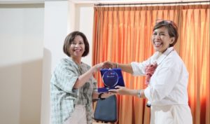 Bank Saqu Serahkan Bantuan Fasilitas Kesehatan untuk Lansiadi Yayasan Graha Bina Asuh