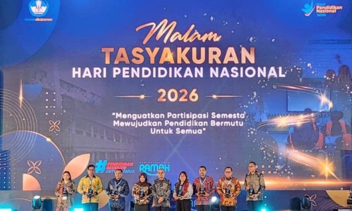 United Tractors Terima Penghargaan Kemendikdasmen